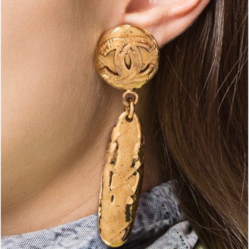 CHANEL GOLD QUILTED SWING PIERCED EARRINGS